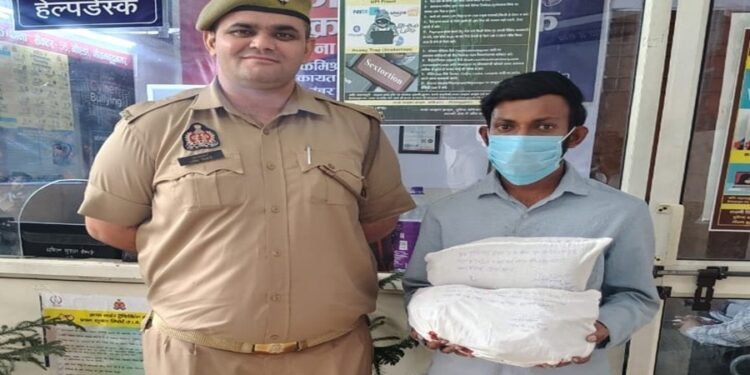 नोएडा में ड्रग तस्कर बन गया BCA स्टूडेंट, 1.5 करोड़ की चरस के साथ गिरफ्तार