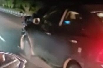गुजरात में हिट एंड रन! कार चालक ने बाइक सवार को मारी टक्कर, फिर 2 KM तक गाड़ी समेत घसीटा- VIDEO
