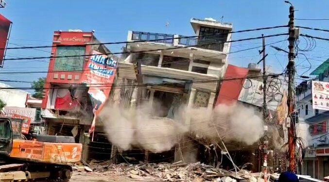 मेरठ के जिस सेंट्रल मार्केट स्थित कॉम्प्लेक्स को बुलडोजर से किया ध्वस्त, जानिए उसकी पूरी कहानी, 11 साल पहले हो गया था ‘फैसला’