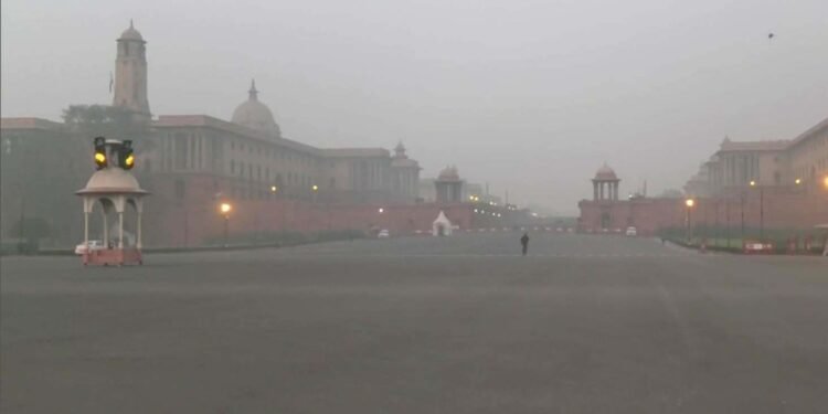 दिल्ली-NCR में धुंध, क्या नवंबर के पहले हफ्ते में बढ़ेगी ठंड? जानें कैसा रहेगा मौसम