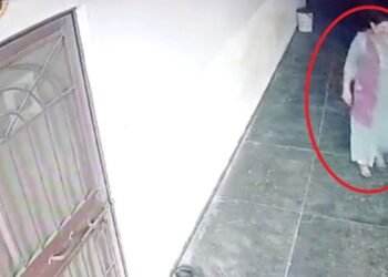 अपनी ही सहेली के घर ₹2 लाख की चोरी करती पकड़ी गई लेडी DSP,  सीसीटीवी कैमरे ने खोली ‘खाकी’ की पोल