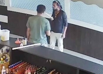 पुणे: होटल मैनेजर ने मुफ्त में शराब देने से किया मना, आरोपी ने प्लास्टिक पाइप से कर दी पिटाई, Video