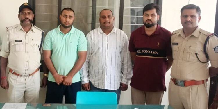 DM को ‘मुख्य सचिव’ बनकर किया कॉल… IAS अफसर ने शक होने पर बुलवाया, बाप-बेटे समेत 3 दबोचे गए