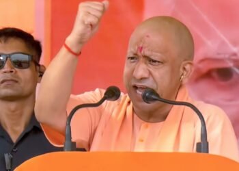 बक्सर में गरजे योगी आदित्यनाथ, बोले- राम मंदिर की जगह अस्पताल मांगने वाले मूर्ख हैं