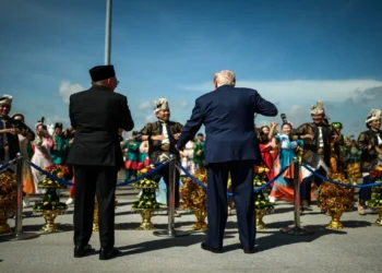 Malaysia के प्रधानमंत्री ने PM मोदी को कहा नमस्ते, फिर अचानक ट्रंप संग नाचते-नाचते दिया भारत को बड़ा धोखा