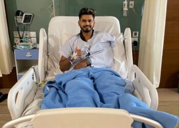 चोट के बाद श्रेयस का फैंस के नाम पहला संदेश- “हर गुजरते दिन के साथ बेहतर होता जा रहा हूँ” –