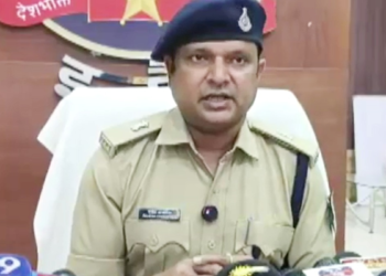 हिंदू लड़की के घर में पकड़ा गया मुस्लिम युवक, बजरंग दल ने पीटा, पुलिस बोली- दोनों बालिग, सहमति से मिले