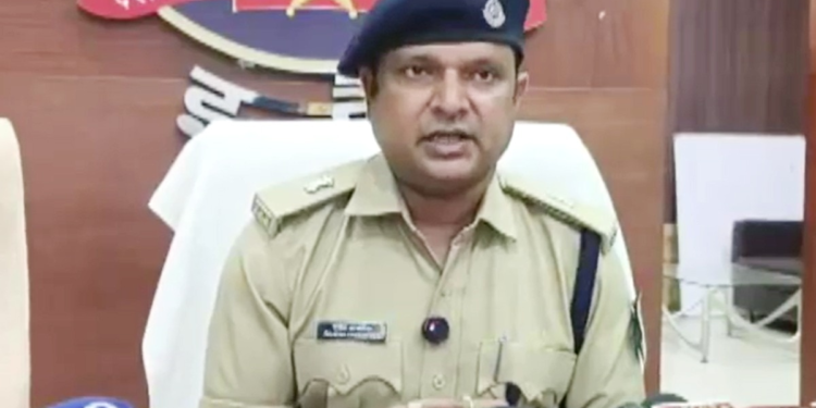 हिंदू लड़की के घर में पकड़ा गया मुस्लिम युवक, बजरंग दल ने पीटा, पुलिस बोली- दोनों बालिग, सहमति से मिले