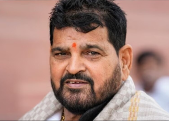 बिहार में बृजभूषण सिंह के हेलीकॉप्टर की इमरजेंसी लैंडिंग, घटना के बाद सुनाया मुस्लिम बच्ची से जुड़ा किस्सा