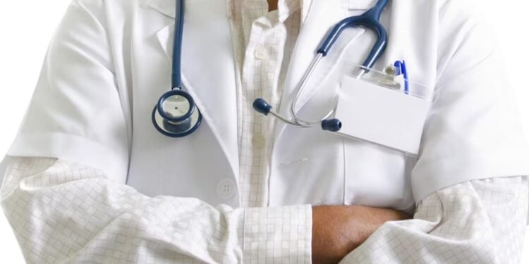 तुम आ जाओ या दूसरी लड़की ला दो… डॉक्टर ने महिला नर्स से की अजीब डिमांड