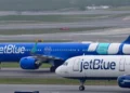 फ्लोरिडा में जेटब्लू का बड़ा हादसा टला! विमान की ऊंचाई अचानक गिरी, FAA ने शुरू की जांच
