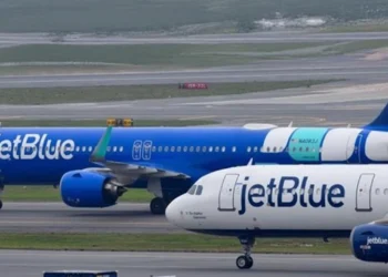 फ्लोरिडा में जेटब्लू का बड़ा हादसा टला! विमान की ऊंचाई अचानक गिरी, FAA ने शुरू की जांच