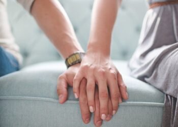 डॉक्टर, हॉस्पिटल और गर्लफ्रेंड… अफेयर की कहानी पता चली तो भड़क गया लड़की का भाई, चाकू से किया अटैक