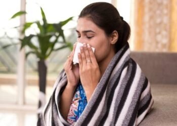 प्रदूषण से गैस चैंबर बने दिल्ली-NCR में अब वायरस भी फैला, 75% घरों में कोई न कोई बीमार, सर्वे ने चौंकाया