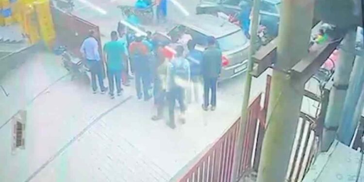 देहरादून: बच्चे से टक्कर के बाद ऑटो चालक की पिटाई से मौत, एक आरोपी गिरफ्तार