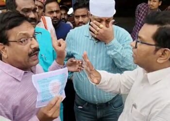 ‘तू-तड़ाके से बात मत कर, FIR करा दूंगा…’, BJP नेताओं पर भड़के RTO, प्रति डंपर ₹2000 की वसूली का आरोप