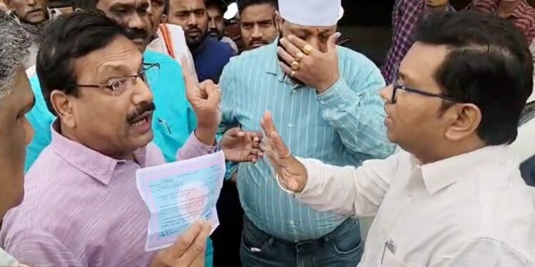 ‘तू-तड़ाके से बात मत कर, FIR करा दूंगा…’, BJP नेताओं पर भड़के RTO, प्रति डंपर ₹2000 की वसूली का आरोप