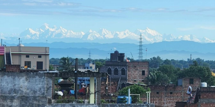 भारत-नेपाल सीमा पर जयनगर से हिमालय की चोटियों का अद्भुत दृश्य, प्रकृति का अनमोल तोहफा
