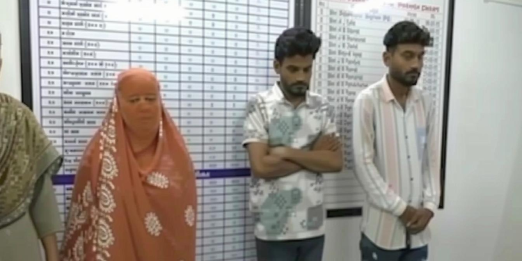 बॉयफ्रेंड के लिए लड़की ने घर से चुराए 8 लाख के जेवर, नाबालिग भाई का भी था साथ-सच्चाई का खुलासा