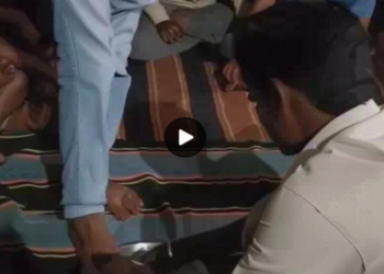 मध्य प्रदेश के दमोह में मीम शेयर करने पर युवक से पैर धुलवाने और पानी पिलाने का मामला, सोशल मीडिया पर हंगामा