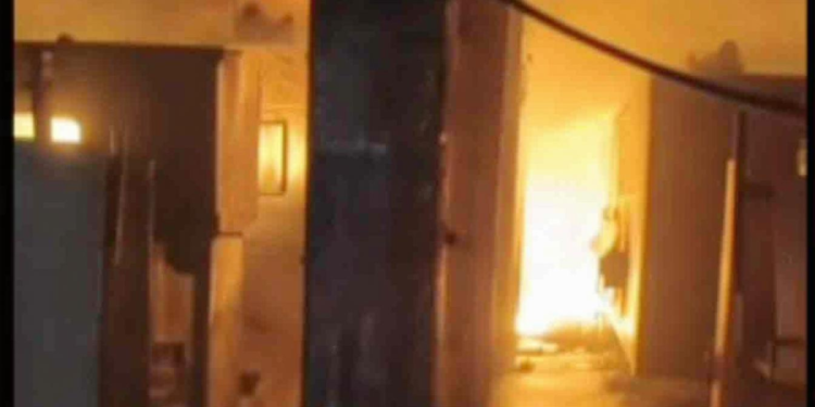 सूरत में कपड़ा मिल में भीषण आग, चार घंटे की मशक्कत से बुझाई गई, लाखों का नुकसान