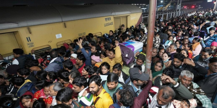 RTI Exclusive: दो दशक में चार सरकारें, दिल्ली से बिहार जाने वाली ट्रेनों की संख्या में मामूली बढ़ोतरी, यात्रियों की समस्याएं जस की तस