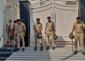 संभल में मीट कारोबारी के ठिकानों पर 53 घंटे से इनकम टैक्स रेड, फैक्ट्री बंद, कर्मचारियों से पूछताछ जारी