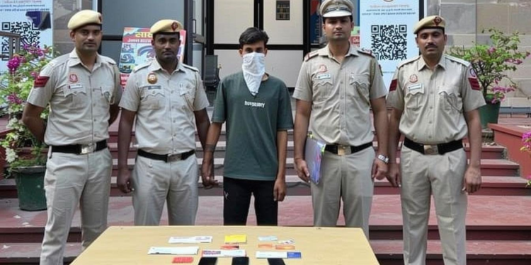 दिल्ली में भूत-प्रेत का झांसा देकर ठगी करने वाला तांत्रिक गिरफ्तार, जानिए पूरी कहानी