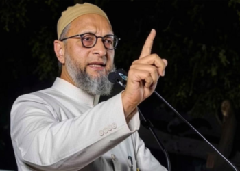 अहमदनगर की जनसभा में बोले ओवैसी: “मर्द हूं, नोटिस ठुकराता हूं, अन्याय का जवाब अल्लाह देगा