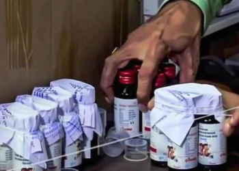 उत्तराखंड सरकार का बड़ा कदम: जानलेवा कफ सिरप पर छापेमारी, 7 मेडिकल स्टोर के लाइसेंस रद्द