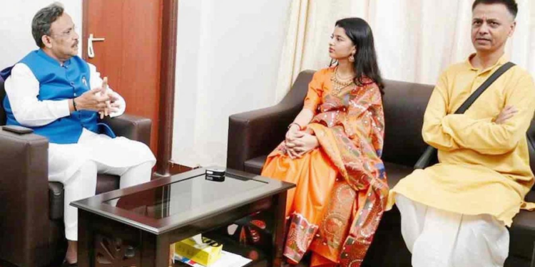 मैथिली ठाकुर की गायकी शानदार, लेकिन बीजेपी महिला कार्यकर्ताओं ने टिकट न देने की मांग को लेकर विवाद खड़ा किया