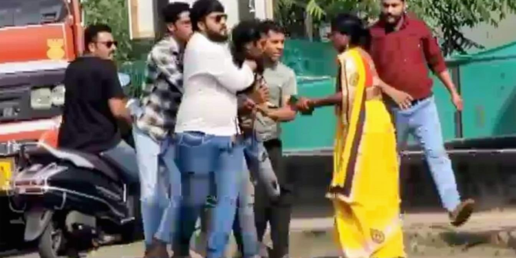 विदिशा हत्या मामला: पति की हत्या कर भाग रहा था प्रेमी, प्रेमिका ने पुलिस को सौंपा आरोपी