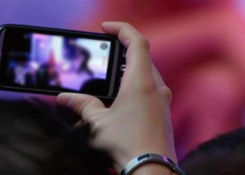 देवास में महिला के साथ क्लास में शर्मनाक घटना, बच्चों ने वीडियो बनाकर किया वायरल