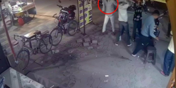 इंदौर में बर्थडे पार्टी के बाद खूनखराबा: 25 वर्षीय युवक की चाकू से हत्या, CCTV में कैद वारदात