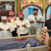 लखनऊ में प्रेमानंद महाराज के लिए मुसलमानों ने दरगाह पर चढ़ाई चादर, स्वास्थ्य लाभ के लिए मांगी दुआ