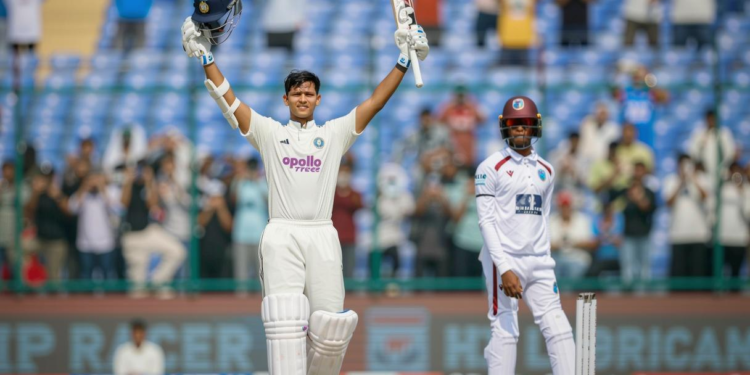 दिल्ली में यशस्वी जायसवाल का धमाकेदार शतक, इतिहास रचते हुए क्रिकेट प्रेमियों का दिल जीत लिया