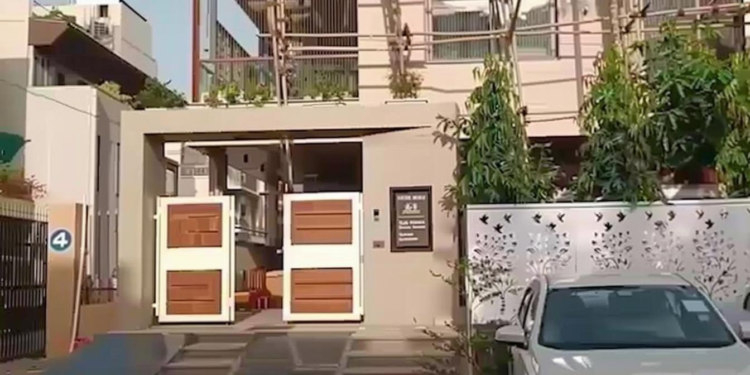 भोपाल में रिटायर इंजीनियर के घर से 33 लाख कैश, ढाई किलो सोना और करोड़ों की संपत्ति का खुलासा