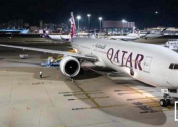 अहमदाबाद में कतर एयरवेज की दोहा से हांगकांग जा रही फ्लाइट की इमरजेंसी लैंडिंग, तकनीकी खराबी से हड़कंप मच गया