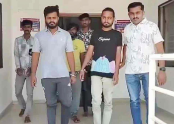 गुजरात में डकैती की योजना बनाते पांच लुटेरे गिरफ्तार, भारी मात्रा में नकदी और हथियार बरामद