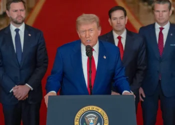 अमेरिका-वेनेज़ुएला तनाव बढ़ा: ट्रंप की कड़ी चेतावनी के बाद क्षेत्र में सैन्य हलचल तेज