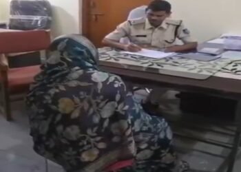 50 साल के समधी पर आया महिला का दिल, पति और दो बच्चों को छोड़कर घर से हुई फुर्र