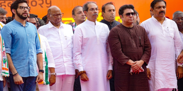 ‘वोट चोरी’ को लेकर मुंबई में MVA का प्रोटेस्ट मार्च, एक मंच पर उद्धव-शरद पवार, राज ठाकरे बोले- फर्जी वोटर दिखते ही करो इलाज