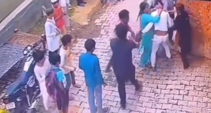 गूंजती रहीं चीखें और…, सातों दबंग बन गए हैवान! बागपत में मां-बेटी के सामने बेटे को पीटा, Video