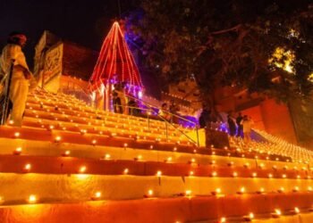 Dev Deepawali 2025: देव दीपावली पर शिवजी की करें पूजा, जीवन में आएगी सुख, शांति और समृद्धि