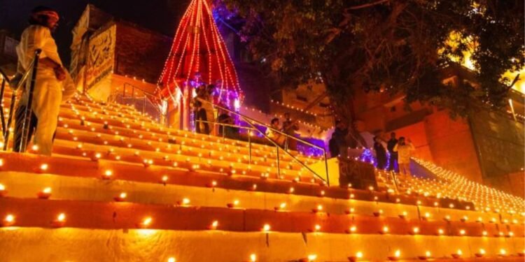 Dev Deepawali 2025: देव दीपावली पर शिवजी की करें पूजा, जीवन में आएगी सुख, शांति और समृद्धि