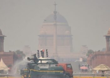 दिल्ली में प्रदूषण मॉनिटरिंग स्टेशन ठप, सुप्रीम कोर्ट ने CAQM और CPCB से मांगी रिपोर्ट