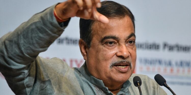 ‘तुम्हें ठेकेदार से हफ्ता मिल रहा क्या?’ MP में हाईवे की बदहाली, खुद भुगता दर्द तो अफसरों पर भड़के गडकरी