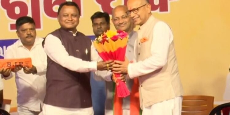 ओडिशा में बीजेडी को बड़ा झटका, पूर्व सांसद अमर पटनायक ने छोड़ी पार्टी, बीजेपी में हुए शामिल