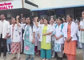 डॉ. संपदा मुंडे को न्याय दिलाने की मांग तेज, संभाजीनगर में रेजिडेंट डॉक्टरों की हड़ताल, OPD सेवाएं बंद