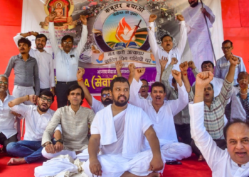 ‘एक लाख कबूतरों की मौत हो चुकी…’, दादर कबूतरखाना बंद करने के विरोध में जैन मुनि का मुंबई में अनशन